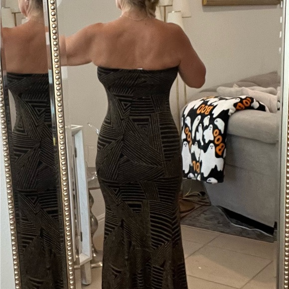 Elegant Strapless Black and Gold Evening Dress - Picture 3 of 9